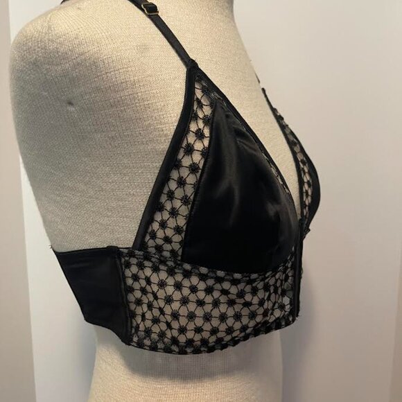 Victoria Secret Bra - Picture 4 of 6